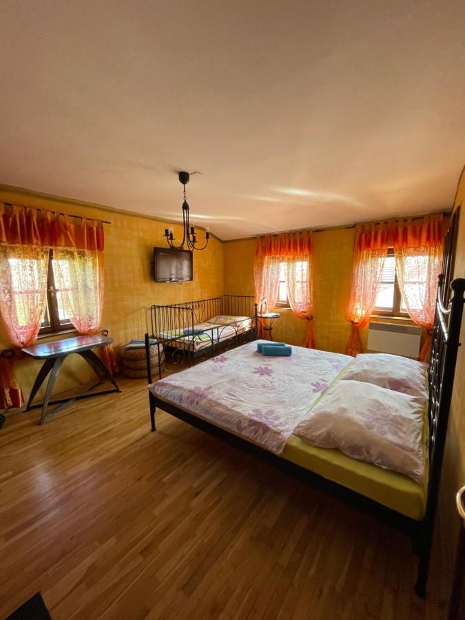 Pension Fajka Mikulov Esterno foto